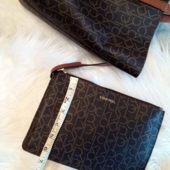 Calvin Klein Monogram Reversible Brown Tote Bag & Zip Pouch Set 18" x 11.5" x 5" - Picture 14 of 17
